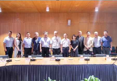 重庆市渝中区黄茂军书记一行考察尊龙时凯绿色科技集团